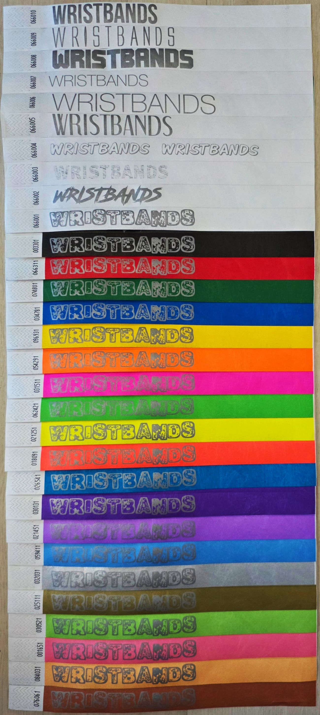 Zilveren bedrukking op alle kleuren Tyvek-polsbandjes